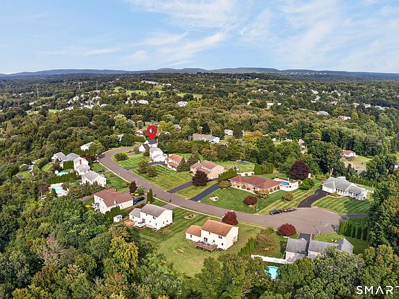 4th image of 4 Huntington Ridge Road