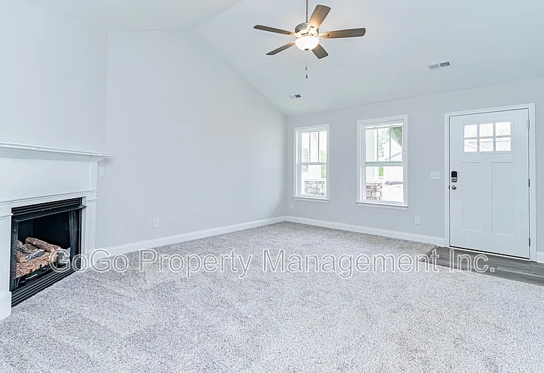 819 Marple Pl — Photo 2