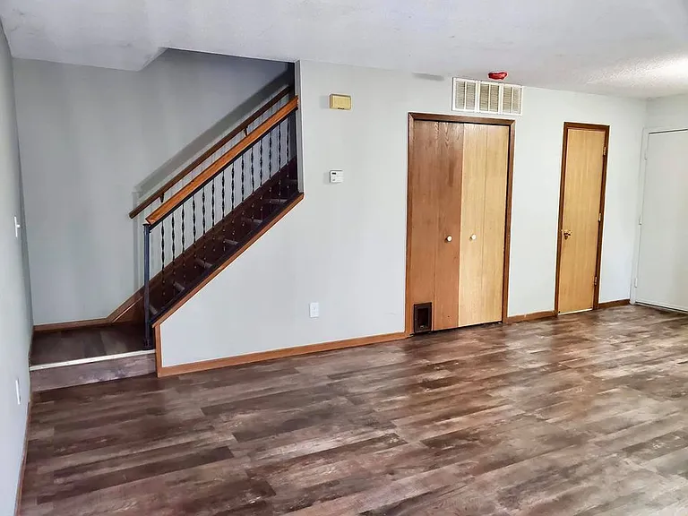 2746 Brookdale Ln N — Photo 18
