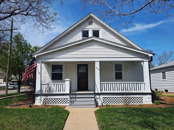 600 E 2nd St, Newton, KS 67114