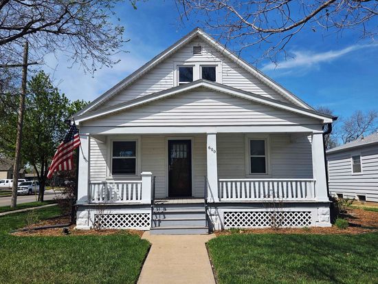 600 E 2nd St, Newton, KS 67114