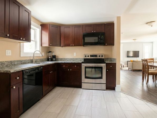 596 Beacon St #2