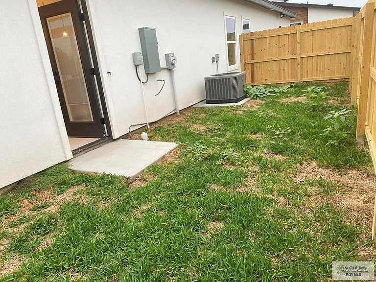 3581-B2 Hidalgo St #B-2 — Photo 3