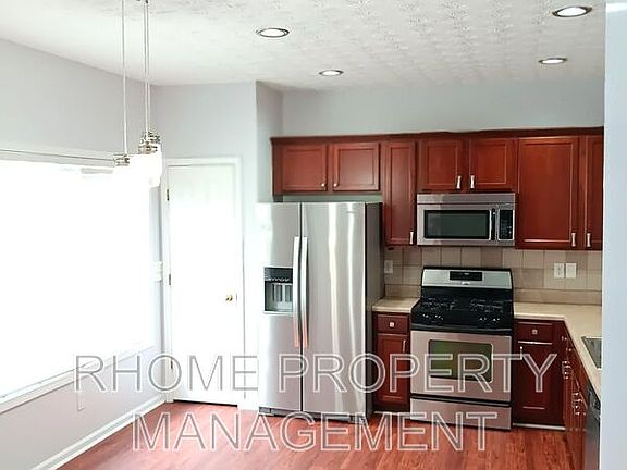 3rd image of 756 Celeste Ln SW