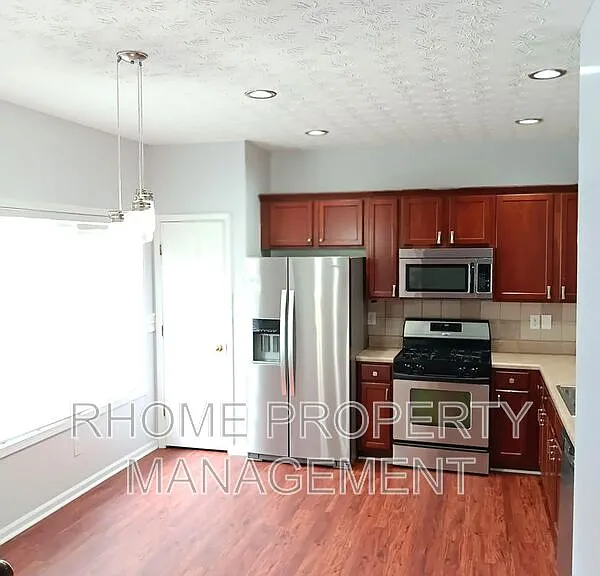 756 Celeste Ln SW — Photo 3