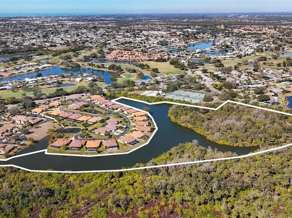 Sklar Dr E, Venice, FL 34293