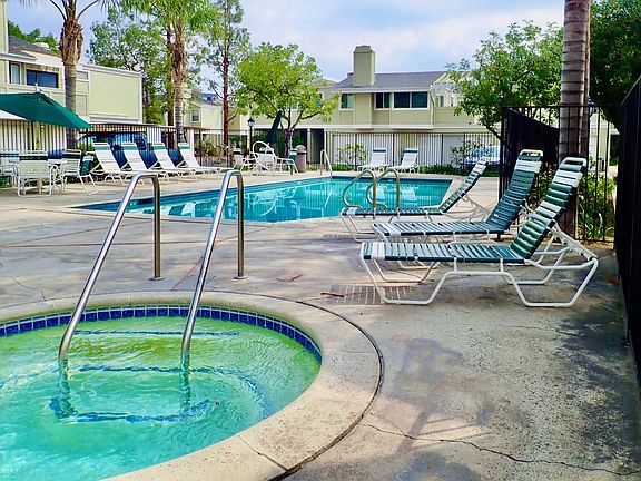 5th image of 22117 Burbank Blvd Unit 6