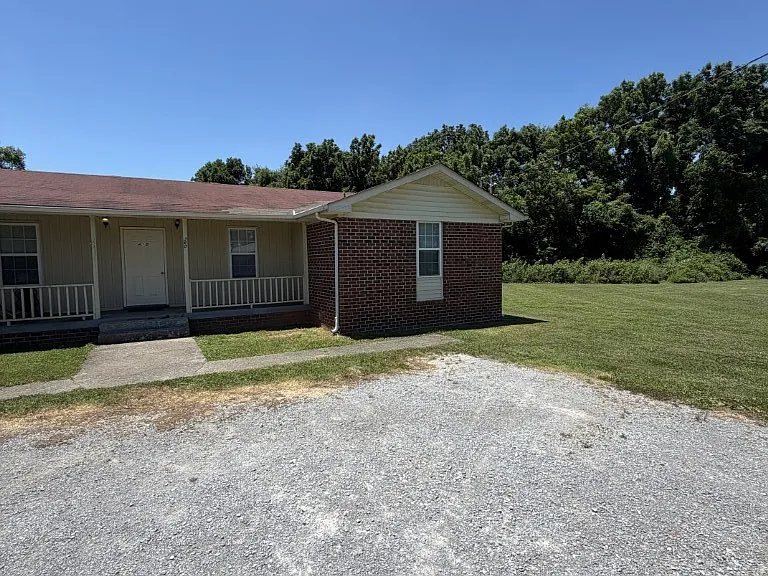 360 Creekwood Ct #B — Photo 2