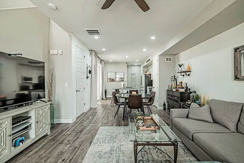 3 bed, 2.5 bath, 1540 sqft, $2,495 — Photo 3