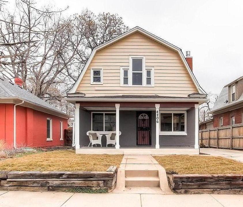 Sorry for the brown grass. This is from off-season. Just got new sod in summer 2020 so it's all green and cheery (or will be in the spring).