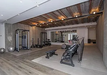 Sold by New York Casas Ltd.