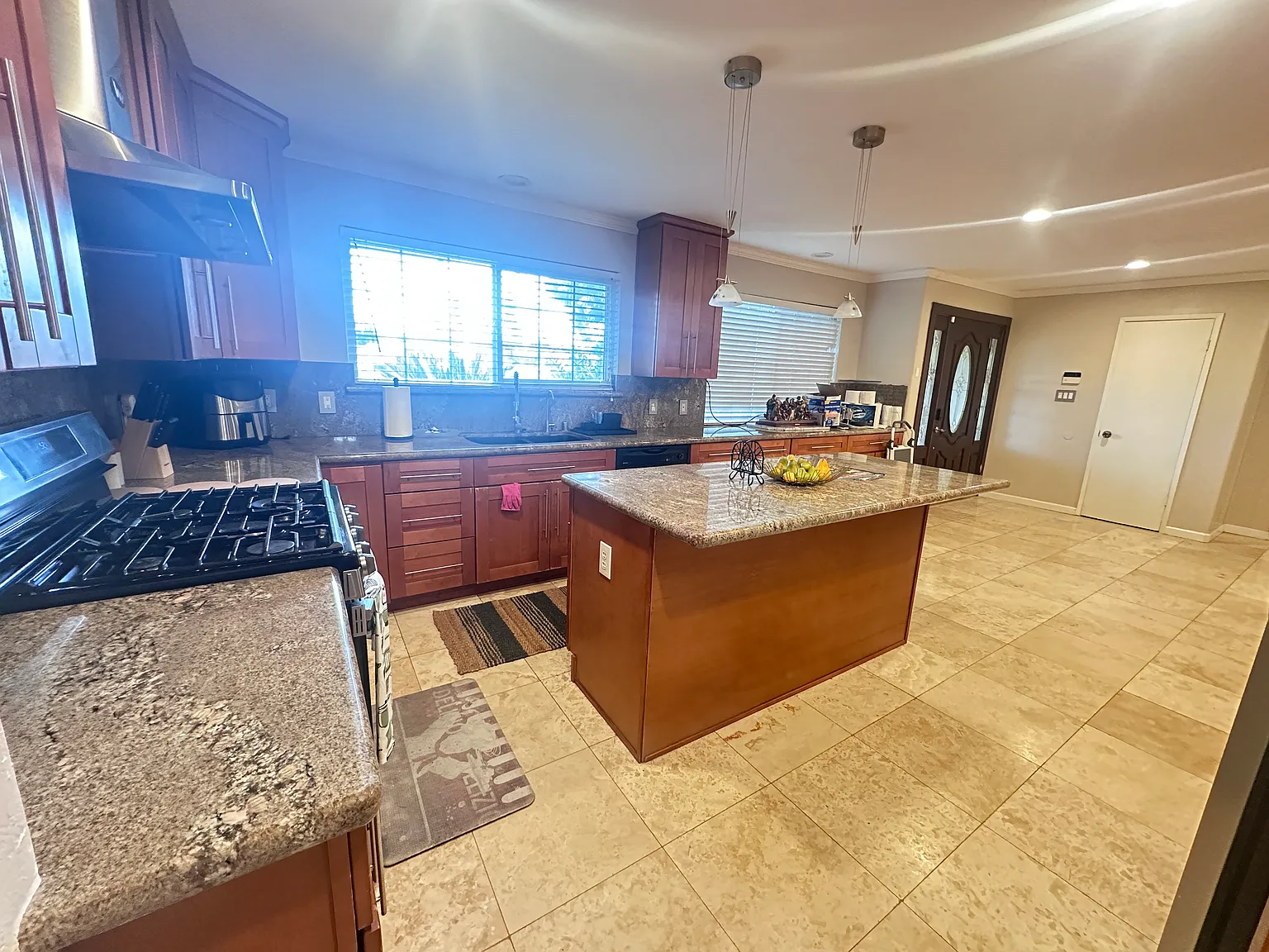 3 bed, 2047 sqft, $3,000 — Photo 3