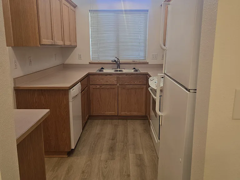 1323 Golden Park Dr #B — Photo 6