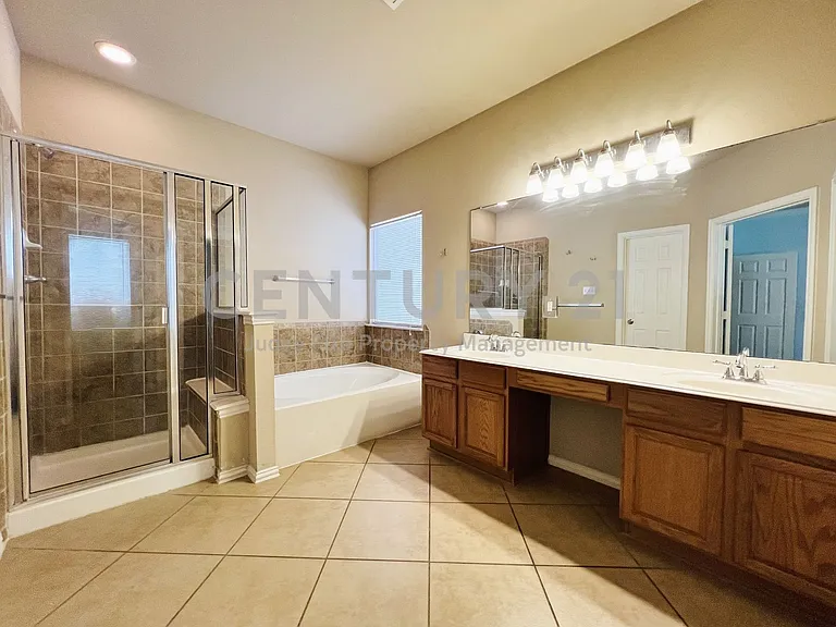 552 Kerry St — Photo 17