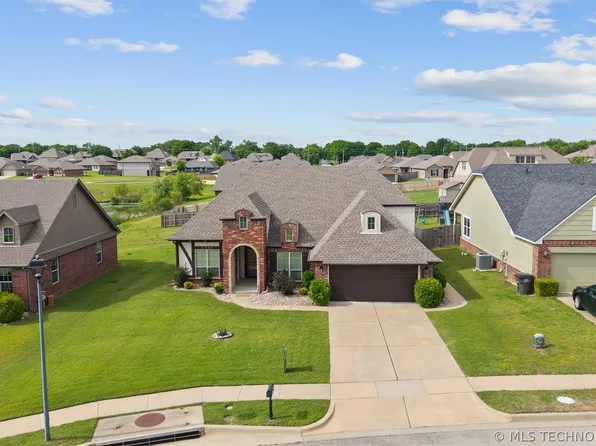 3202 Stonewall Dr, Bartlesville, OK 74006