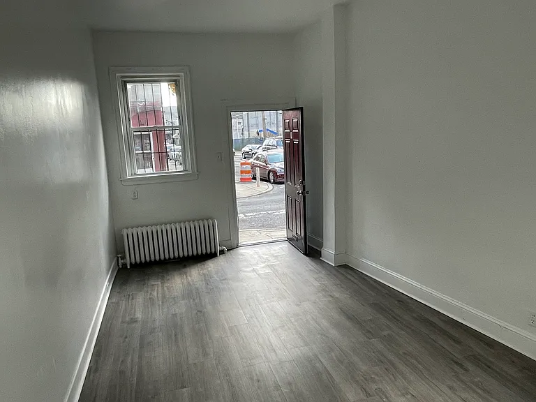 2001 E Monmouth St #1 — Photo 2