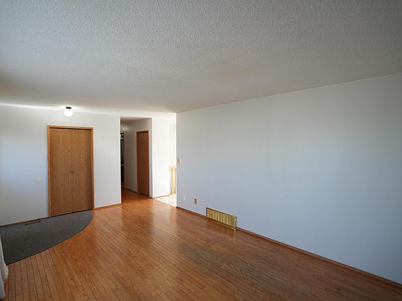 5th image of 4005 48th Ave