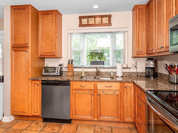 4th image of 10561 Breedshill Dr