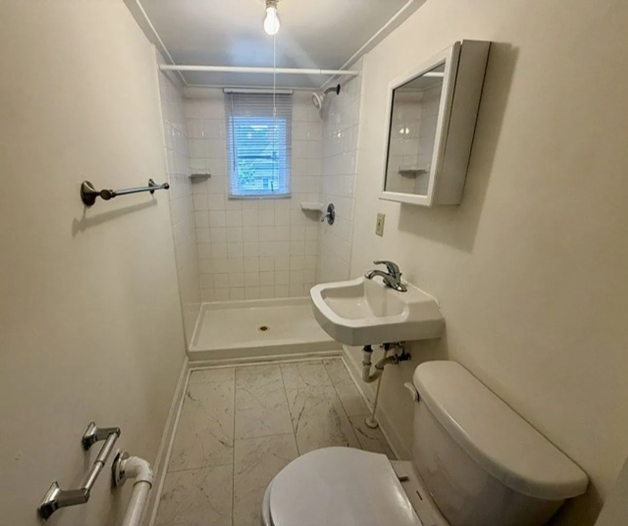 Charming 1BR Apartment Steps from UNC Water & Electric Included! — Photo 4