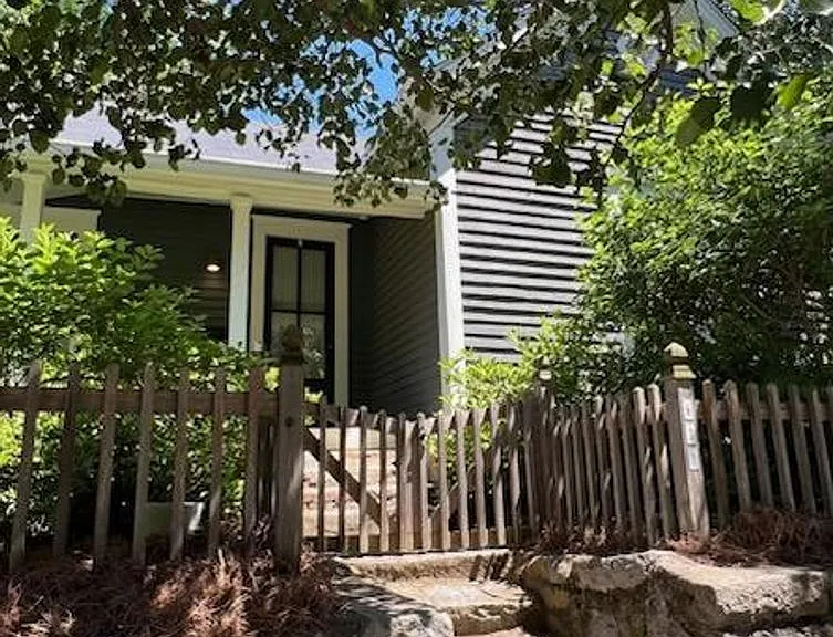 630 Woodward Ave SE — Photo 4