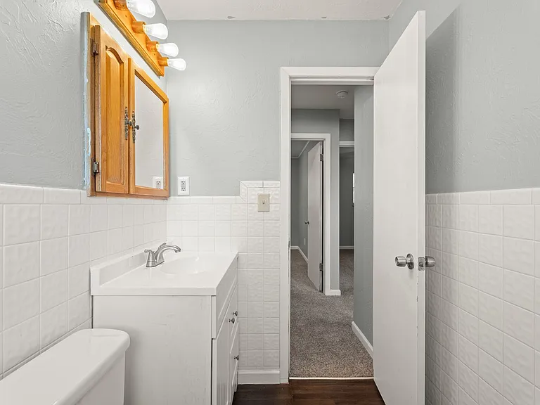 1029 Hoyt Ave — Photo 16