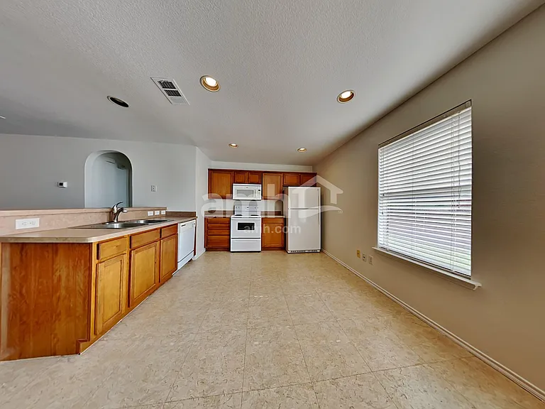 6732 Friendsway Dr — Photo 3