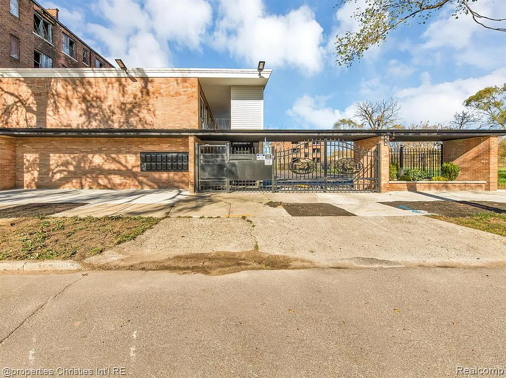 1 bed, 1.0 bath, 550 sqft, $1,100 — Photo 2