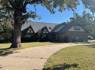 2124 April Ln, Guthrie, OK 73044