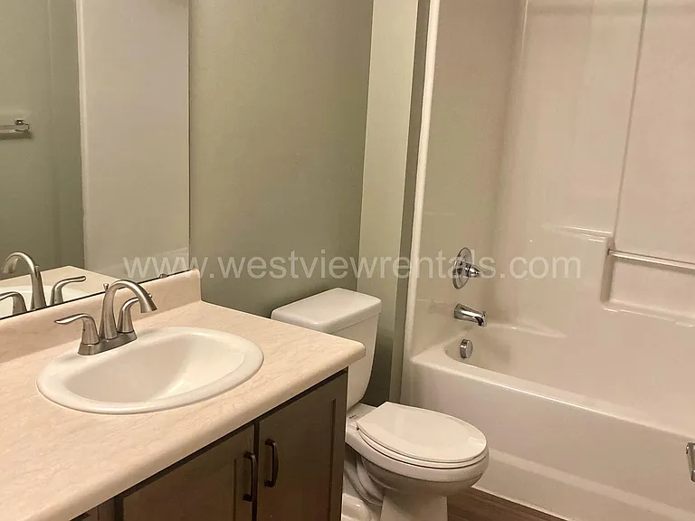 203 E Laurel St — Photo 83
