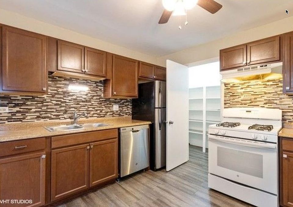 Kitchen and Walk-in Pantry