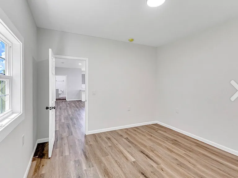 8624 Guthrie Ct — Photo 12