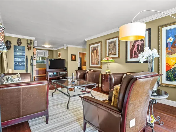 2575 Palisade Avenue image 8 of 30