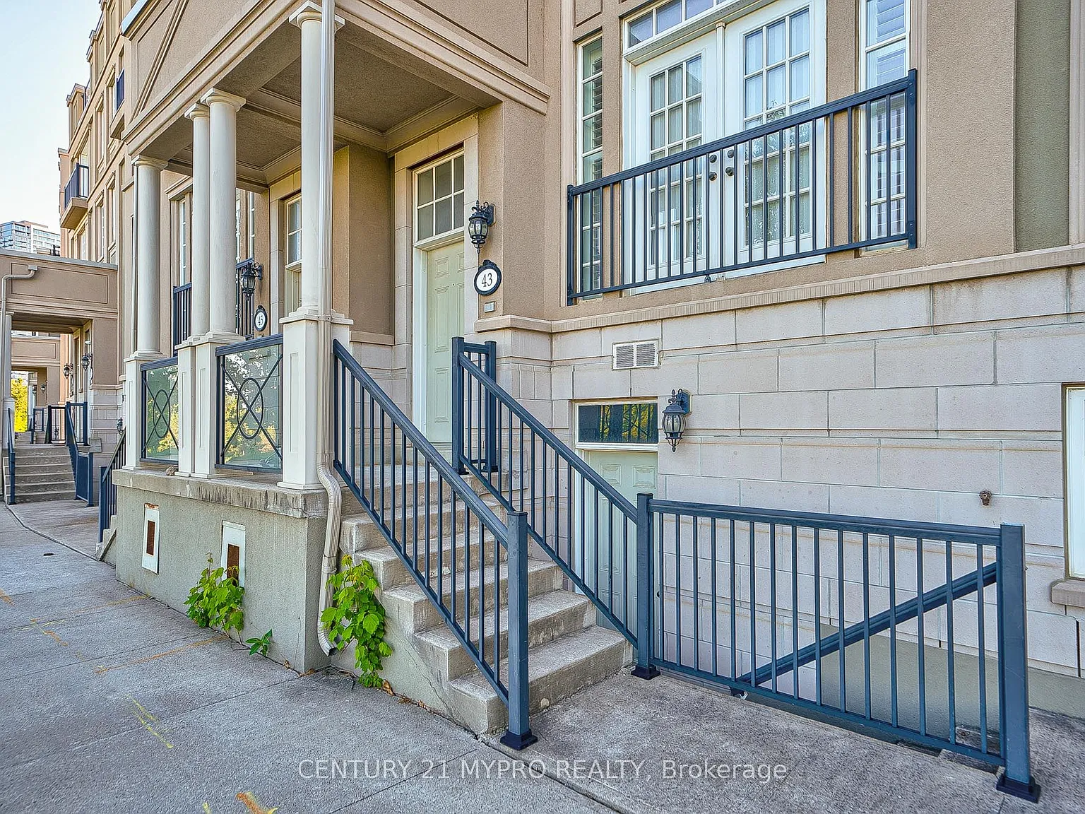 3 bed, $4,300 — Photo 2