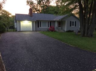 28 Frank St, Trumbull, CT 06611