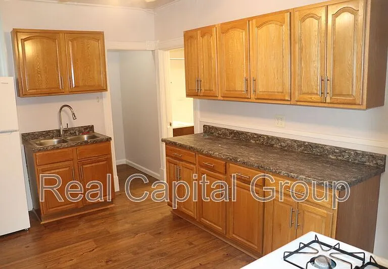 171 Lancaster St — Photo 10