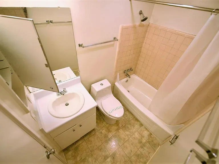 2415 College Ave. — Photo 14