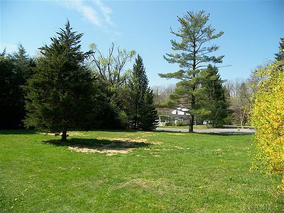 4th image of 12 Meadow Ln