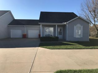 812 S Hugh St #B, Frontenac, KS 66763