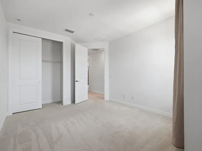 11760 Bayview Cir — Photo 40
