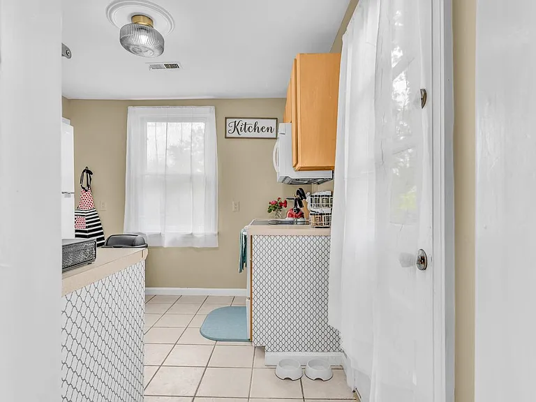 208 Princess Anne St — Photo 24