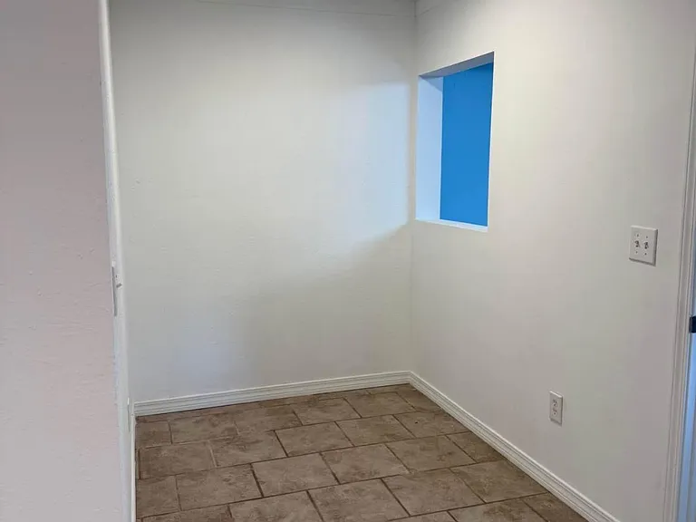 18786 Hillside Cir S — Photo 4