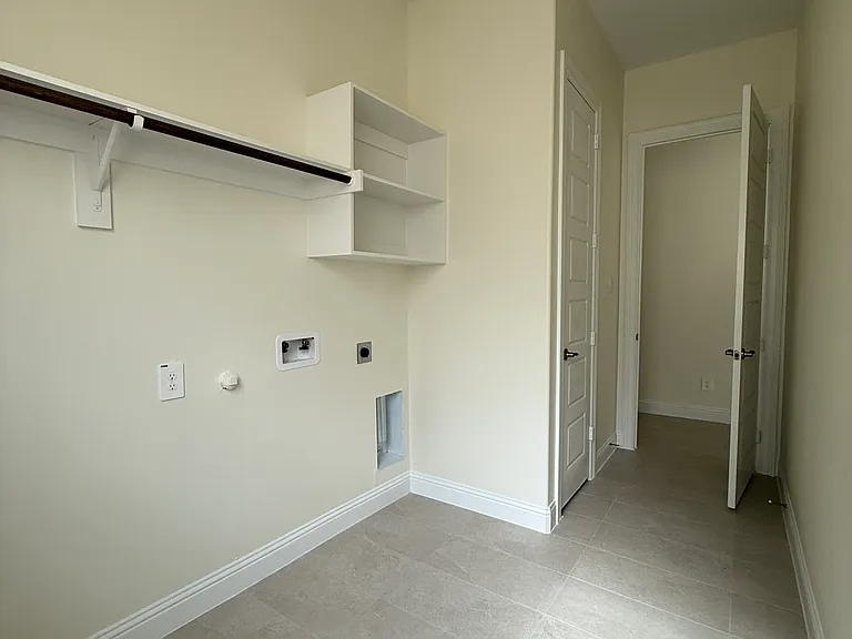 917 E Tucker St — Photo 5