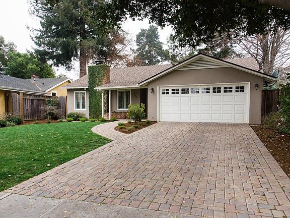 3rd image of 315 Trenton Way