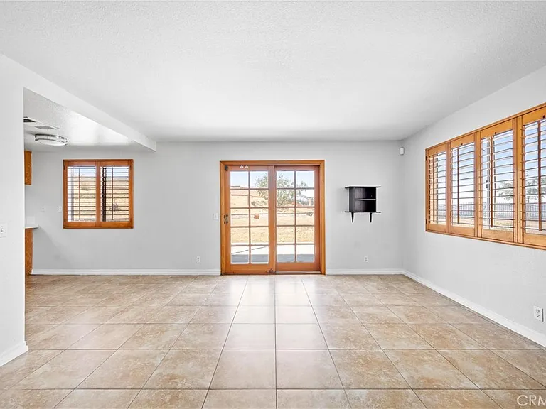 10703 Valley Dr — Photo 17