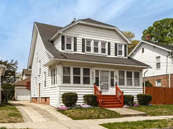 28 Meredith St, Springfield, MA 01108