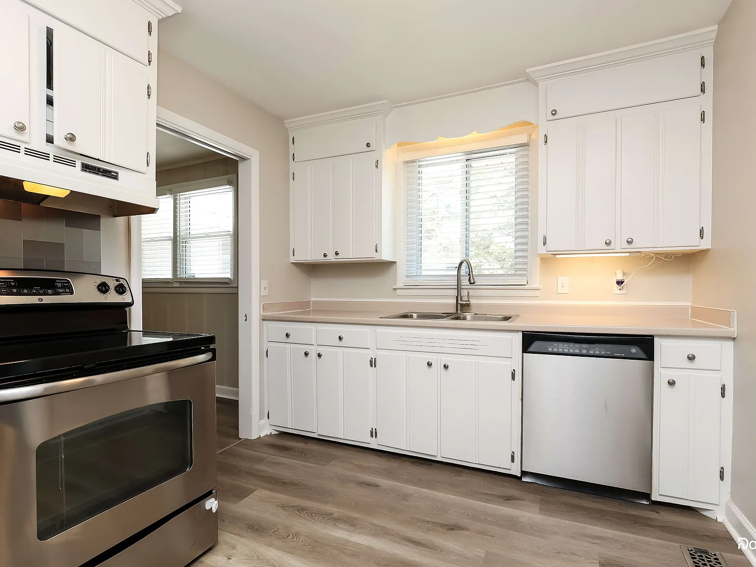 3 bed, 2.0 bath, 2008 sqft, $2,365 — Photo 4