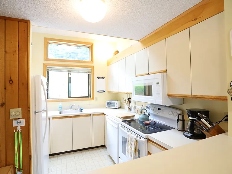 135 Snowood Dr #E4 — Photo 4