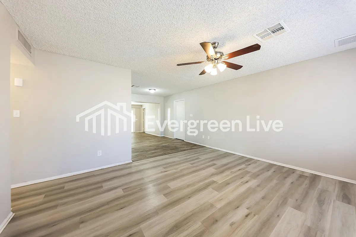Building Photo - 10431 W Echo Ln