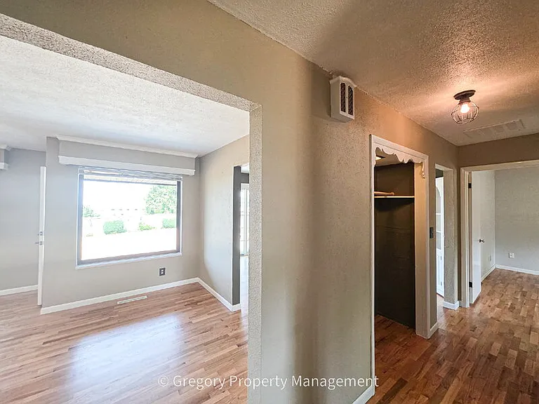 1715 Holbrook Ave — Photo 18