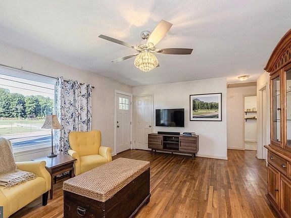 5th image of 255 Montevista Ave